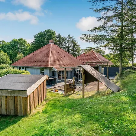 Vakantiehuis Gorgeous In With Sauna