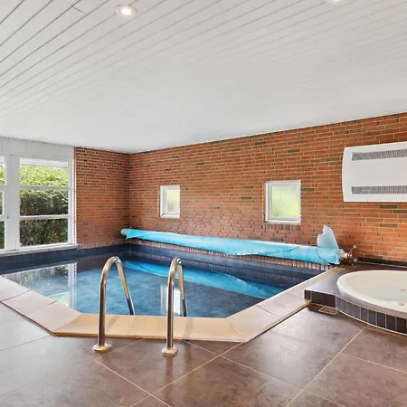 Vakantiehuis Gorgeous In With Sauna